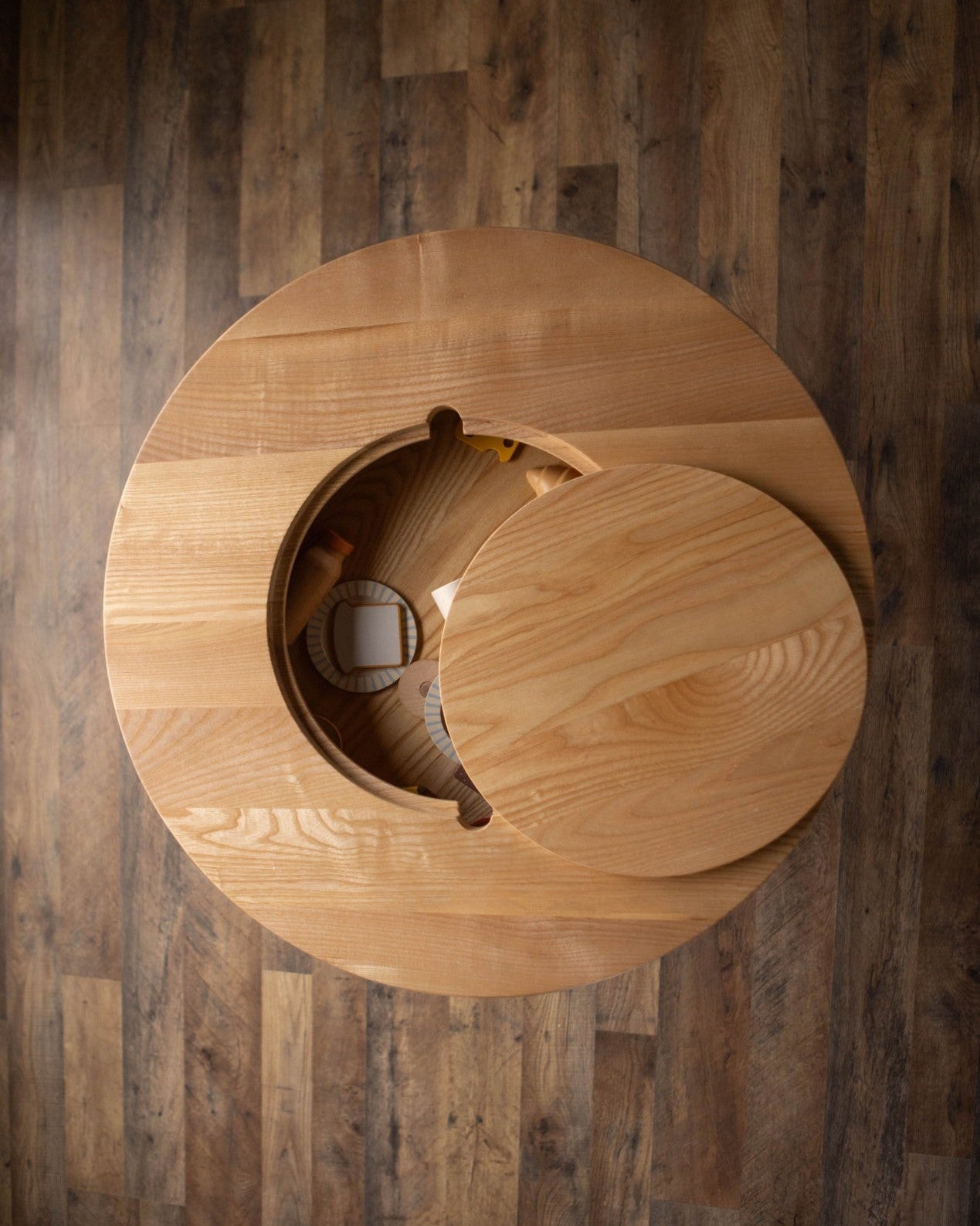 Ruben Round Children Table & Ottoman