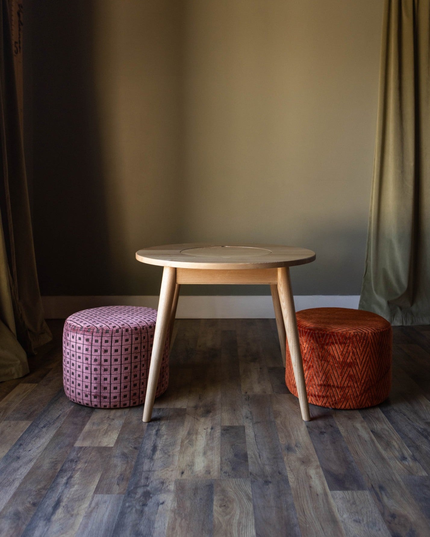 Ruben Round Children Table & Ottoman