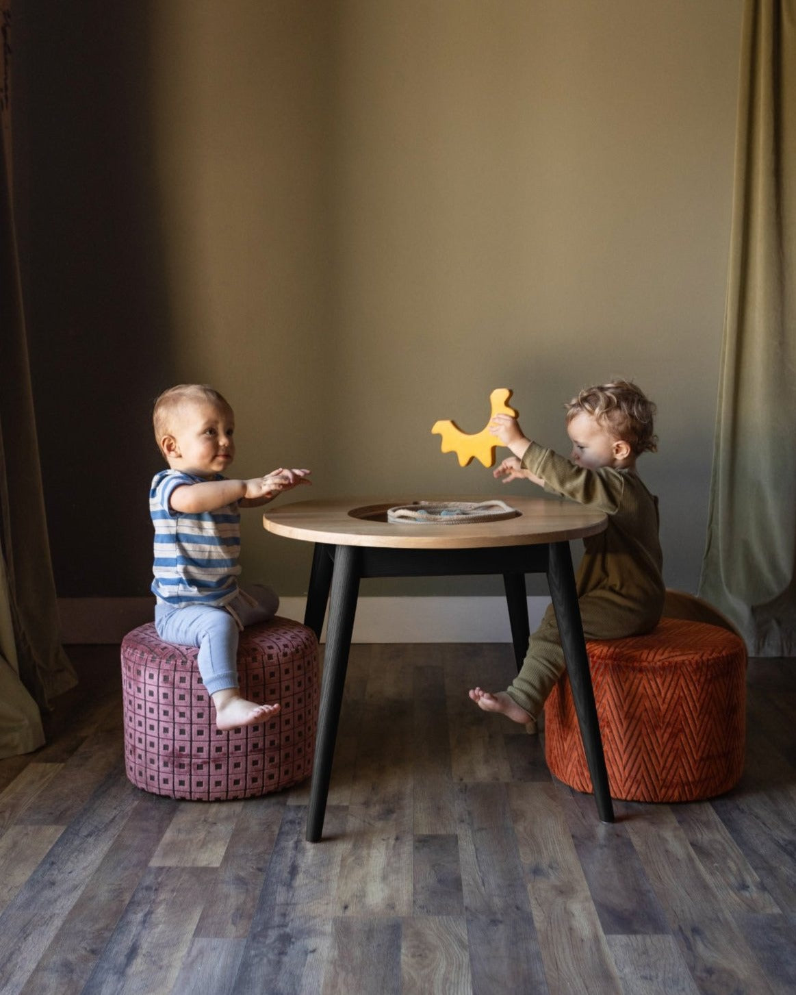 Ruben Round Children Table & Ottoman