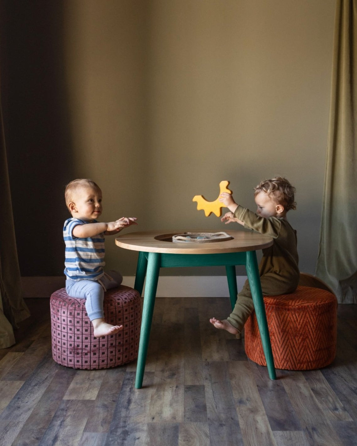 Ruben Round Children Table & Ottoman