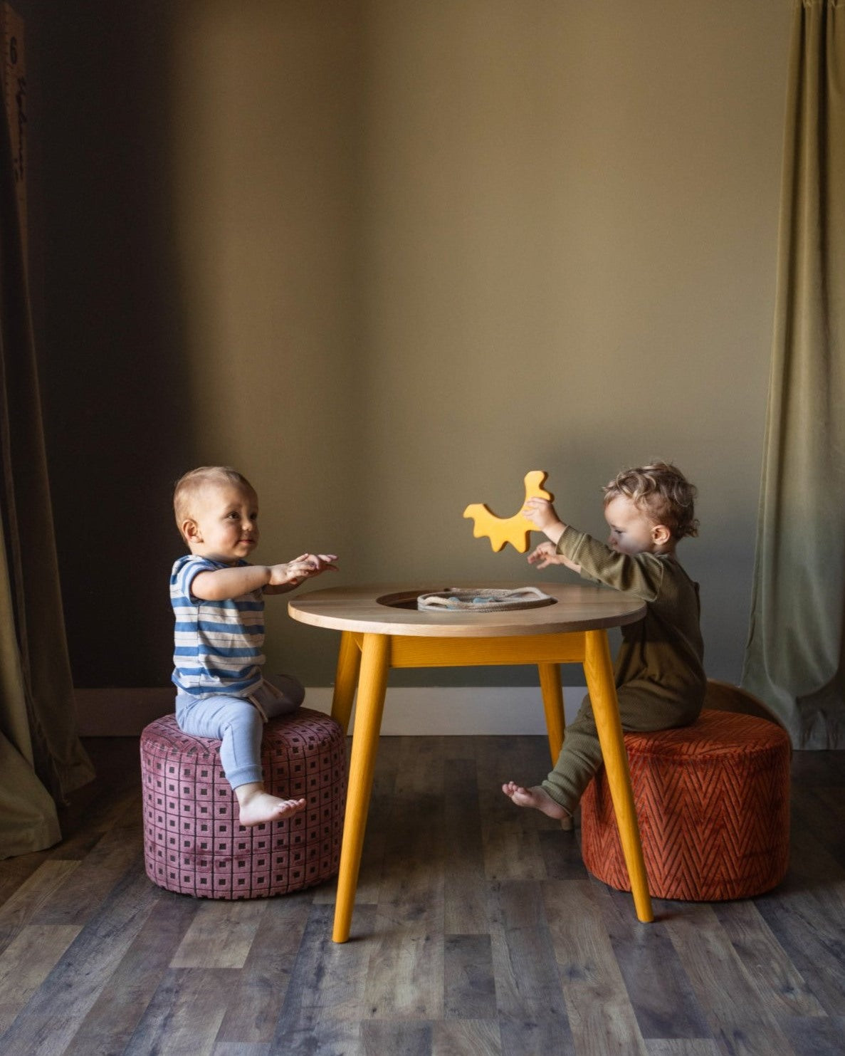 Ruben Round Children Table & Ottoman