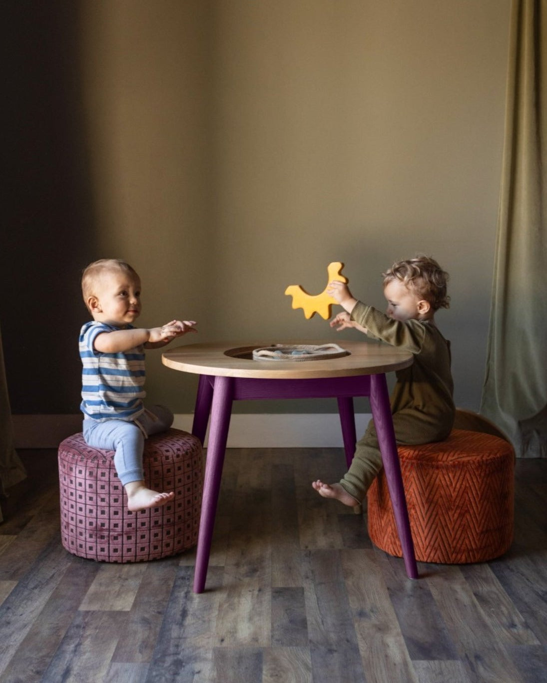 Ruben Round Children Table & Ottoman