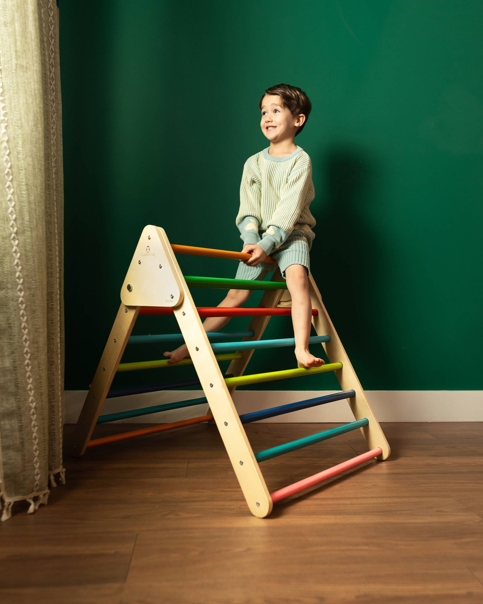 Large Foldable Triangle Rainbow