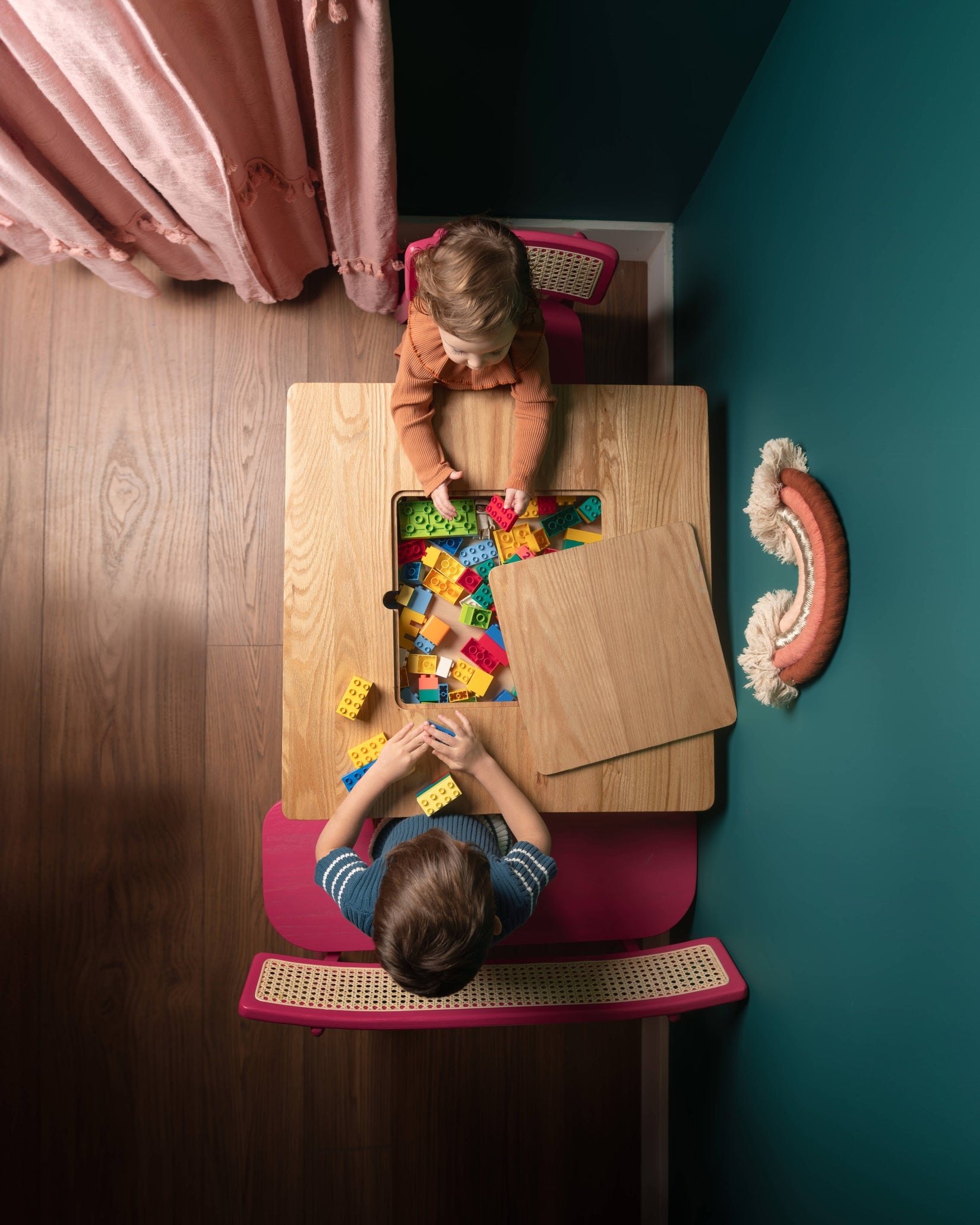 Ruben Play Table