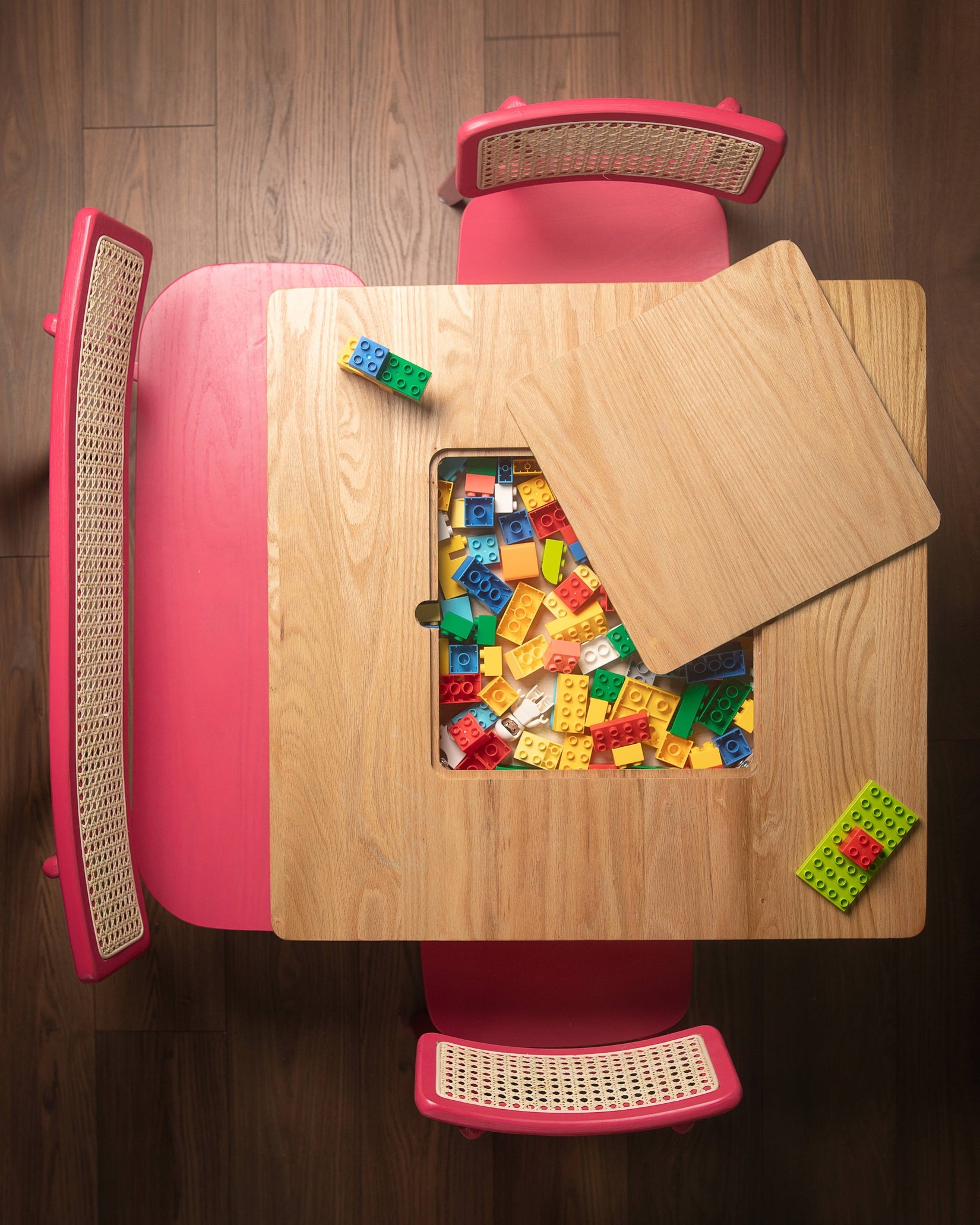 Ruben Play Table