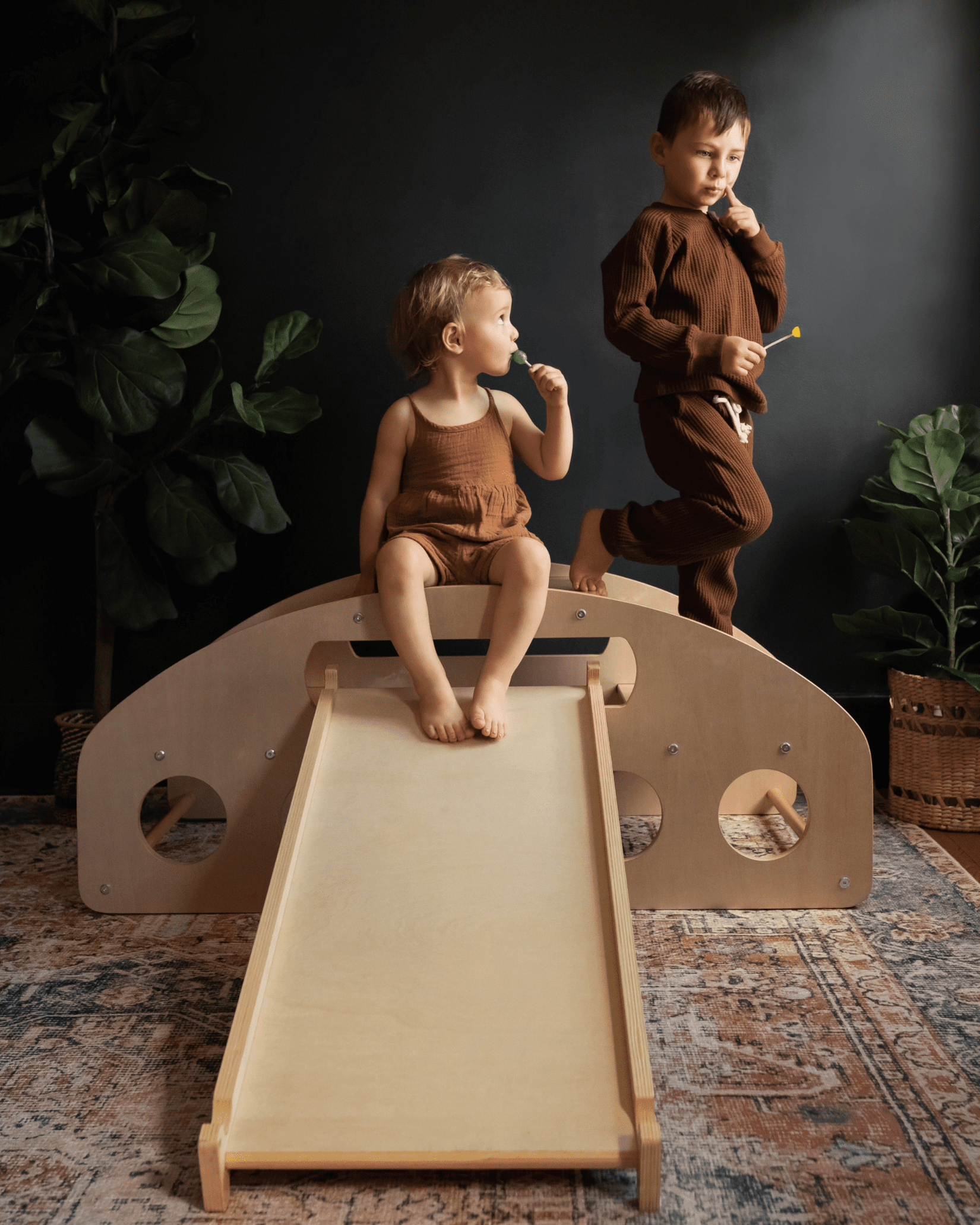 Reversible Rocking Table with Ramp Natural