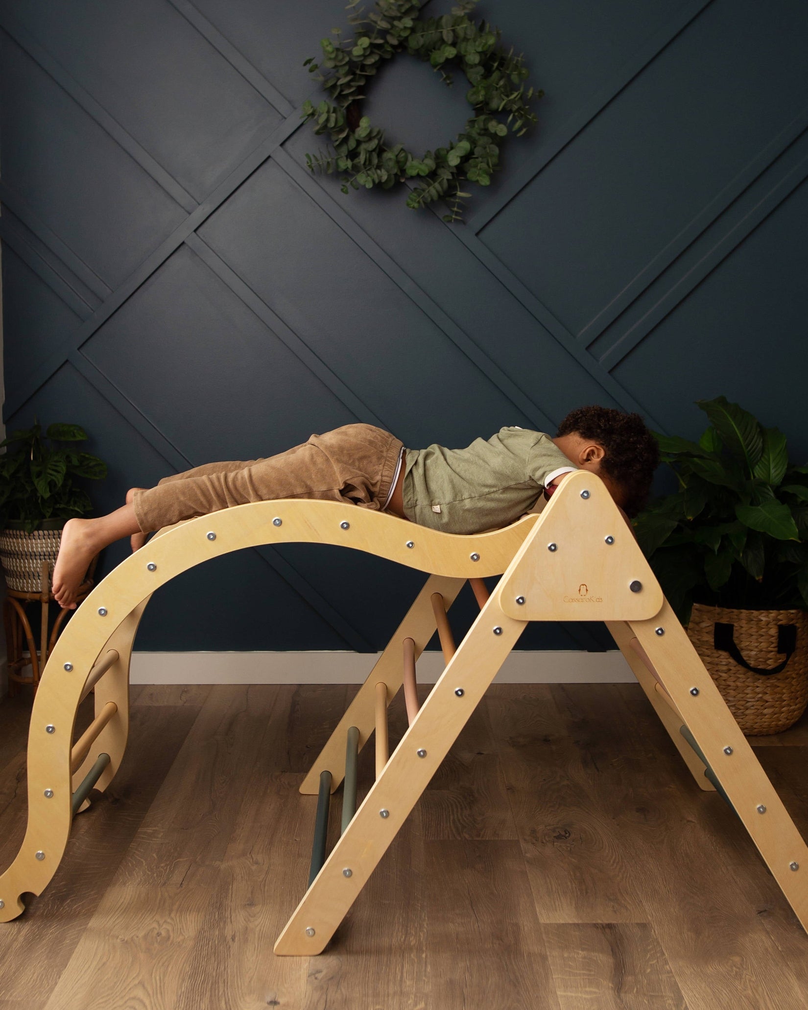 Large Foldable Triangle & Arch Natural