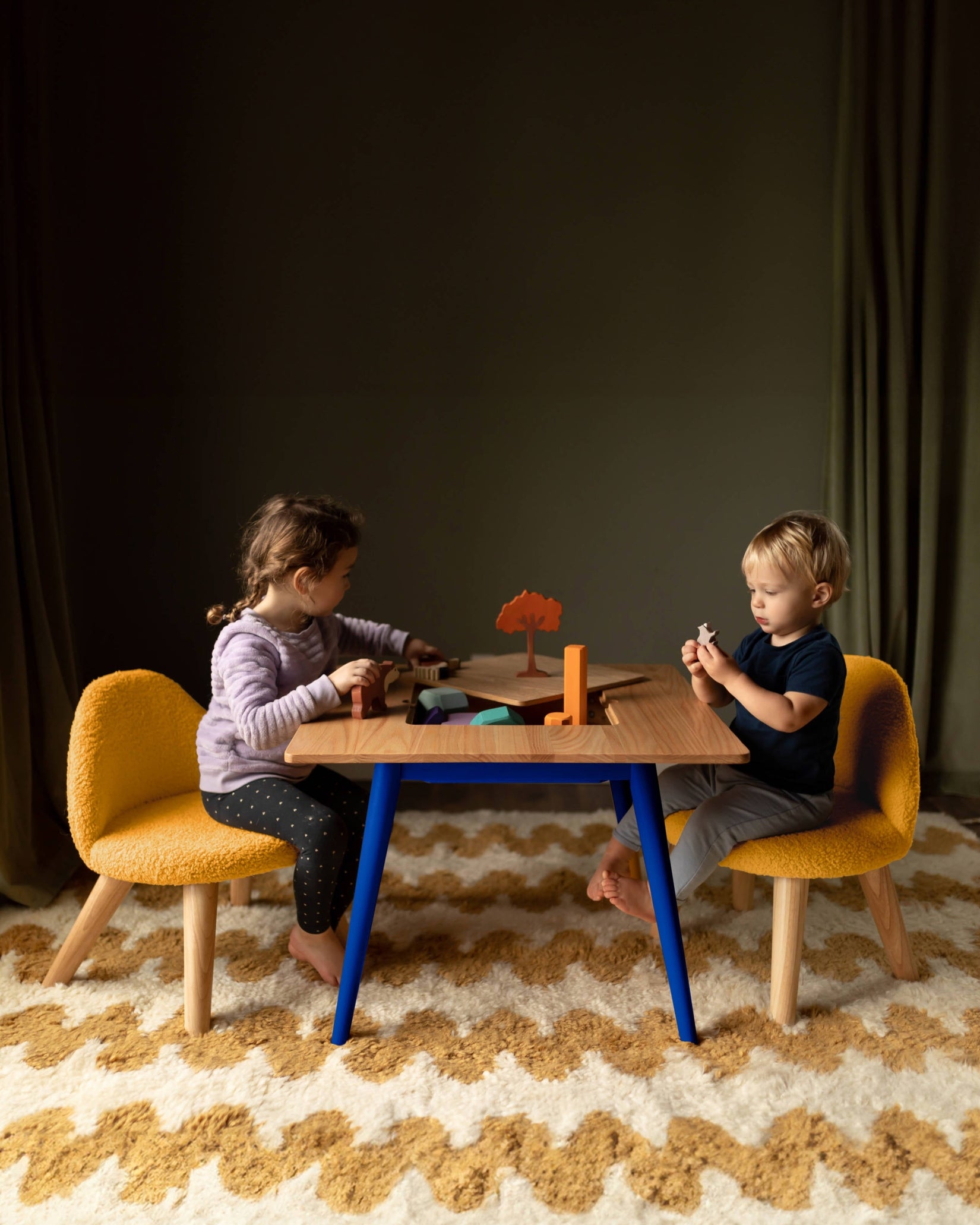 Ruben Play Table & Boucle Chairs Navy
