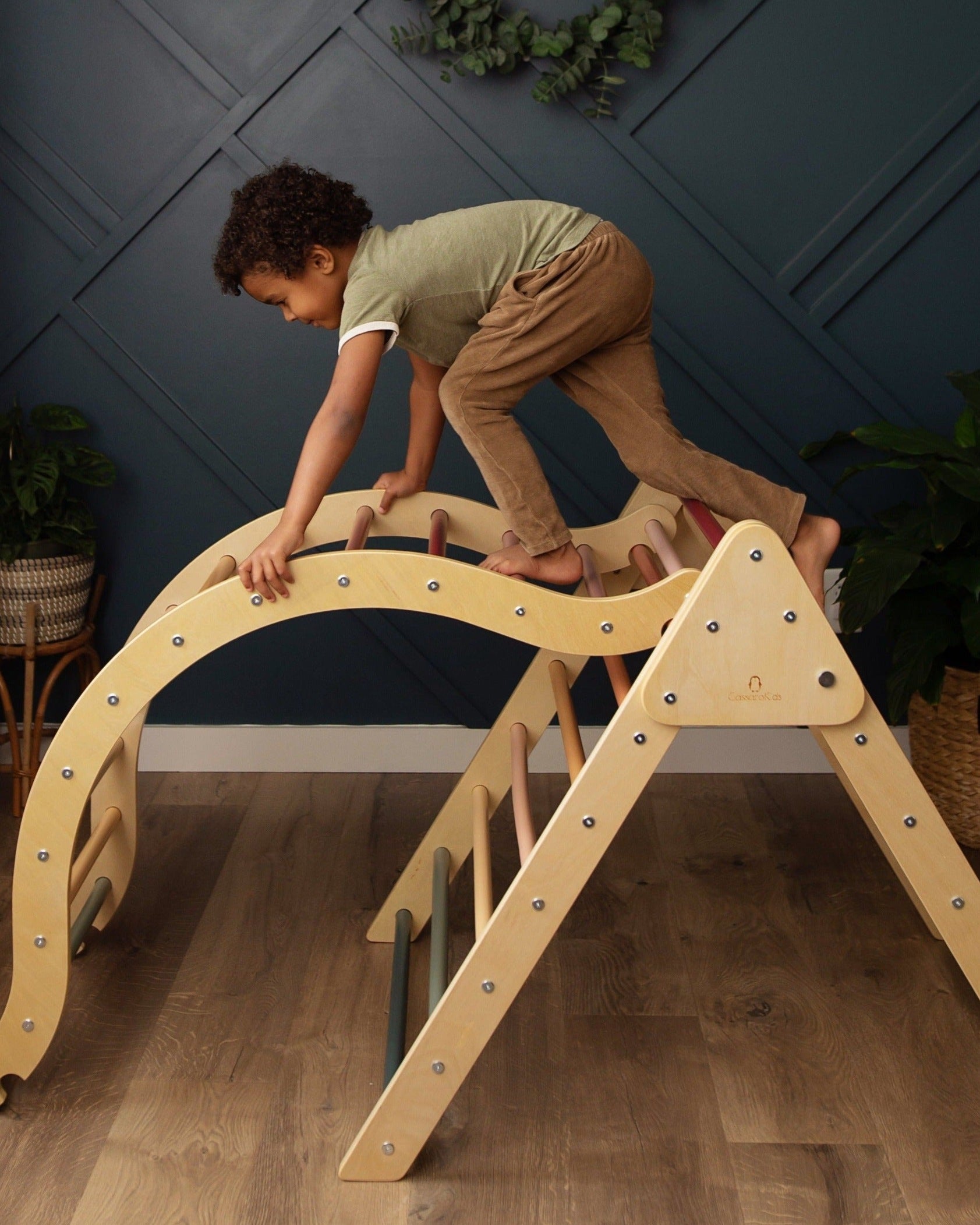 Large Foldable Triangle & Arch