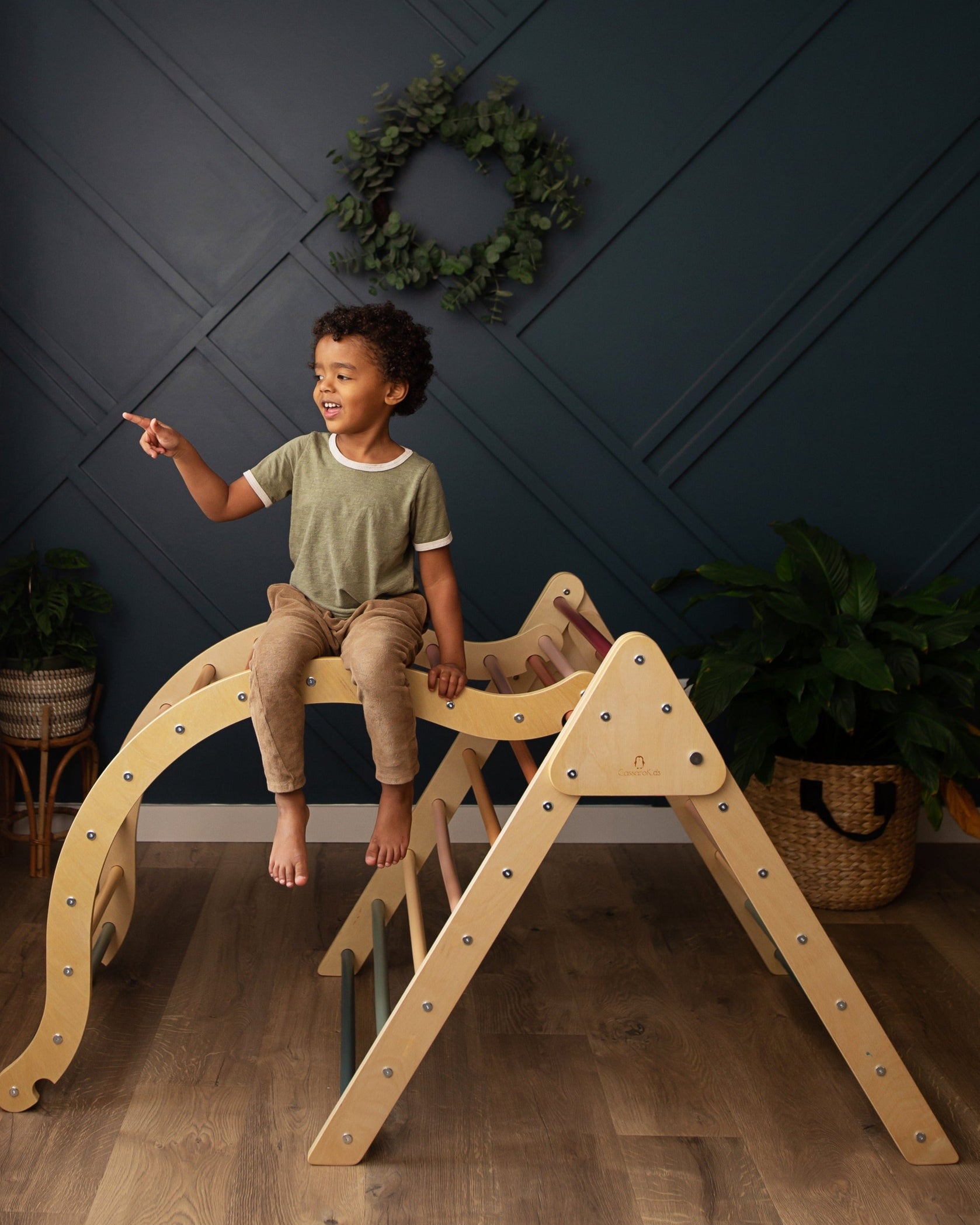 Large Foldable Triangle & Arch