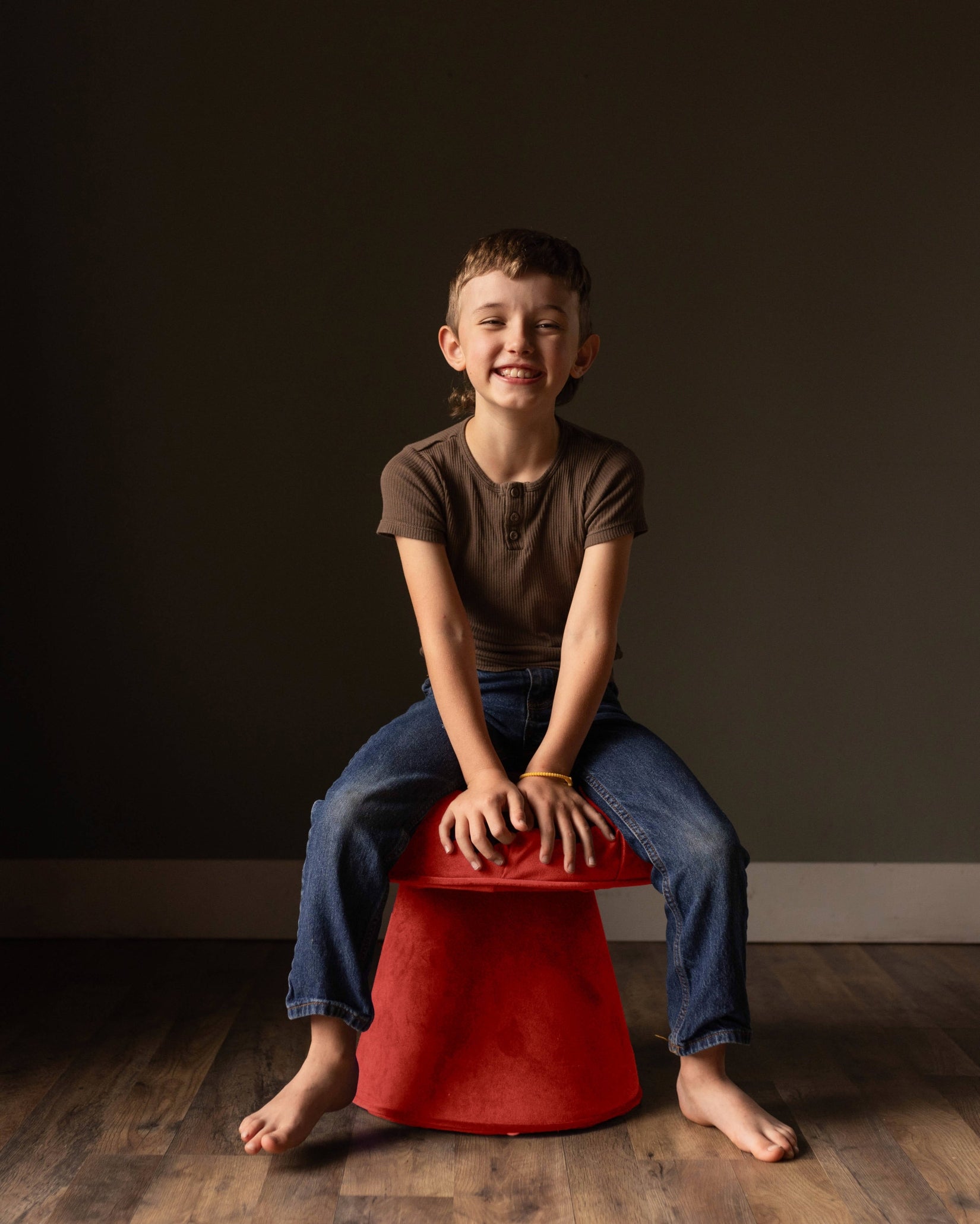 Small Mushroom Stool -Crimson