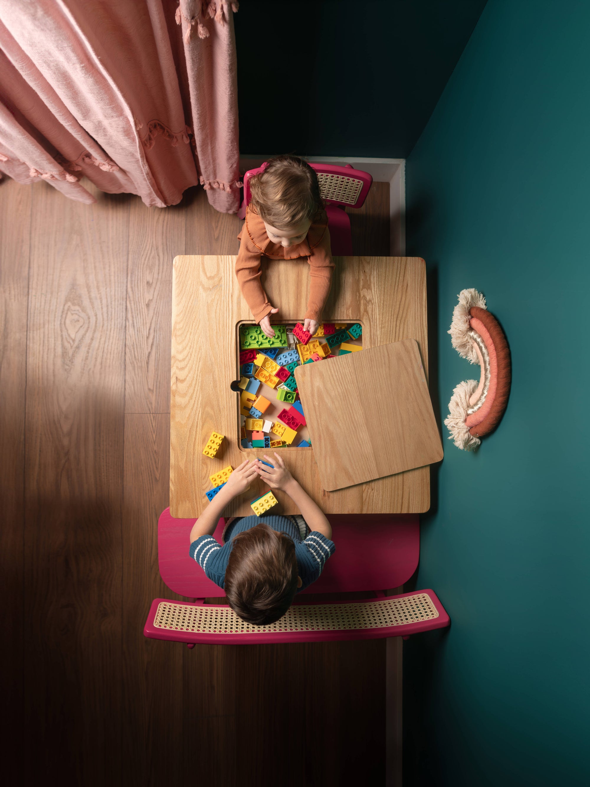 Ruben Play Table