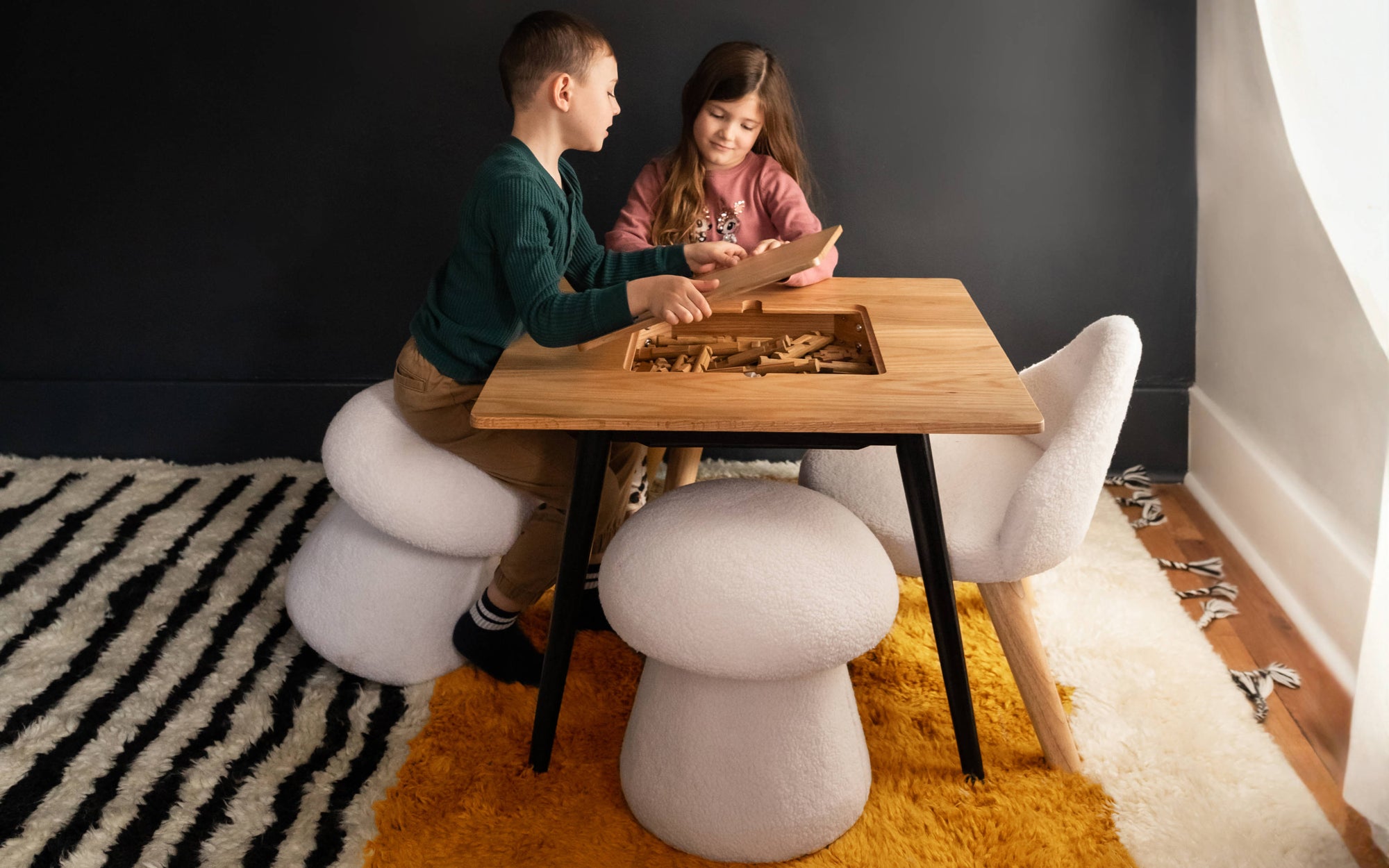 Ruben Play Table