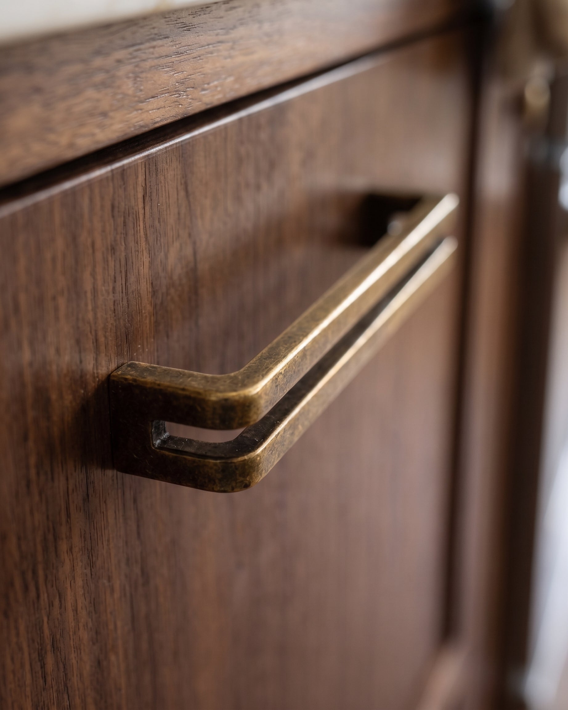 The Atelier Split-Bar Handle  – Aged Patina Brass