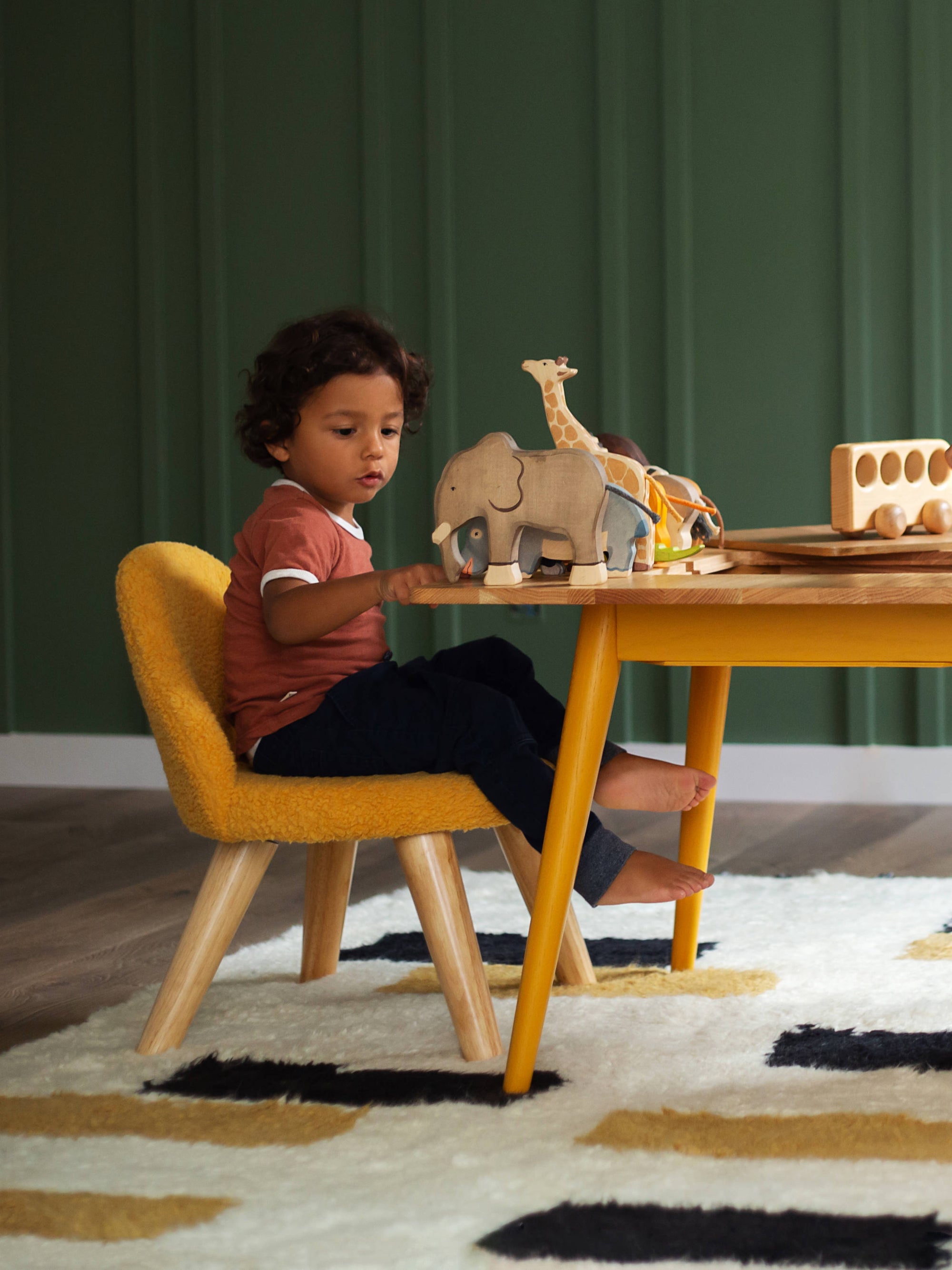 Ruben Play Table &amp; Boucle Chairs