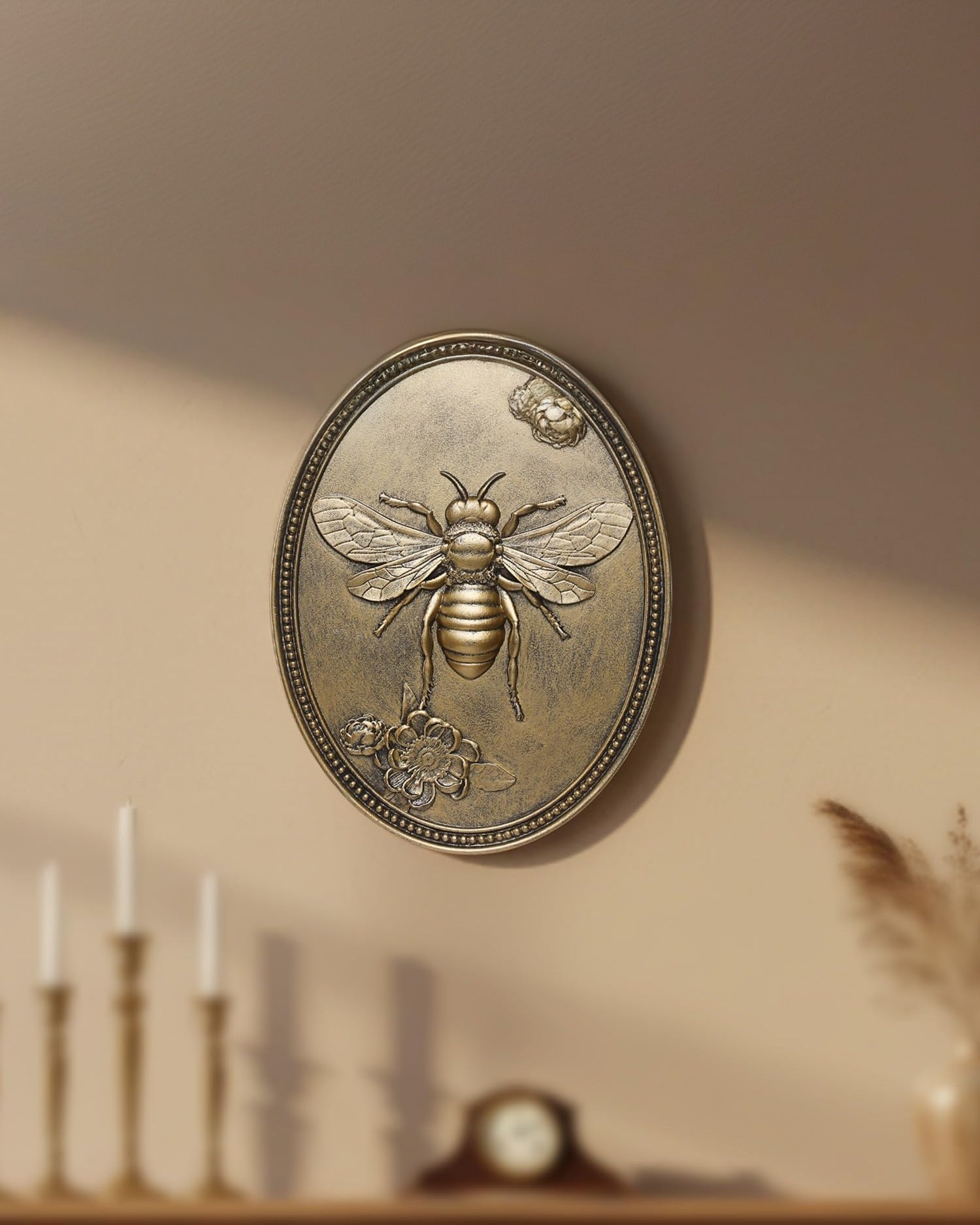 The Queen Bee Vintage-Style Medallion Oval Wall Plaque