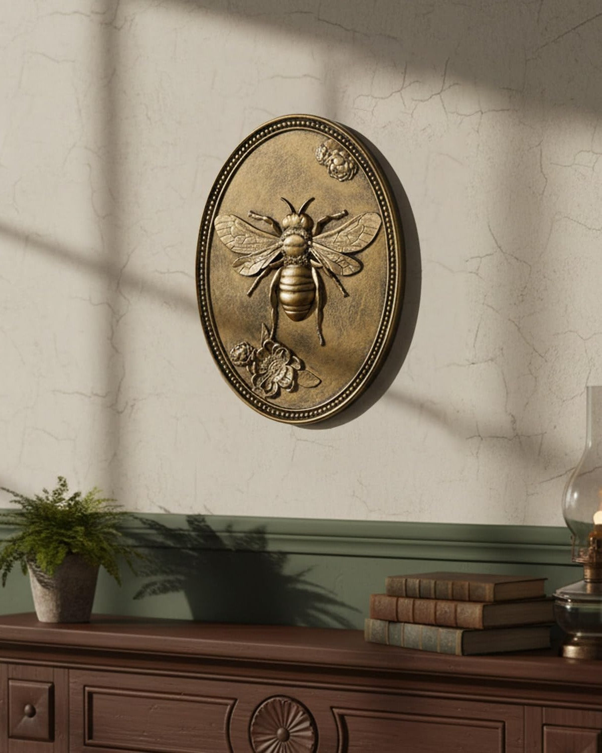 The Queen Bee Vintage-Style Medallion Oval Wall Plaque