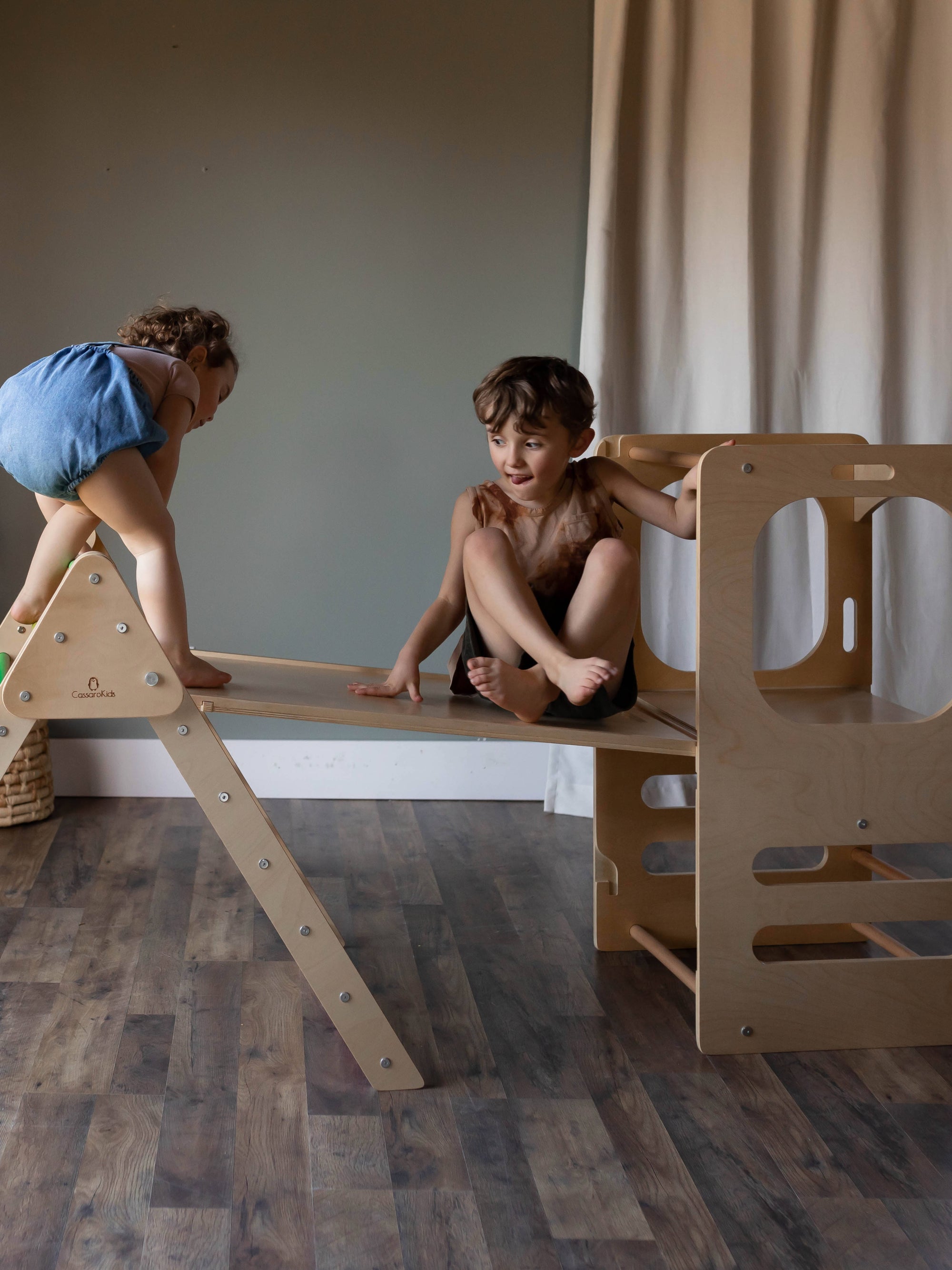 Play Tower with Foldable Triangle Black