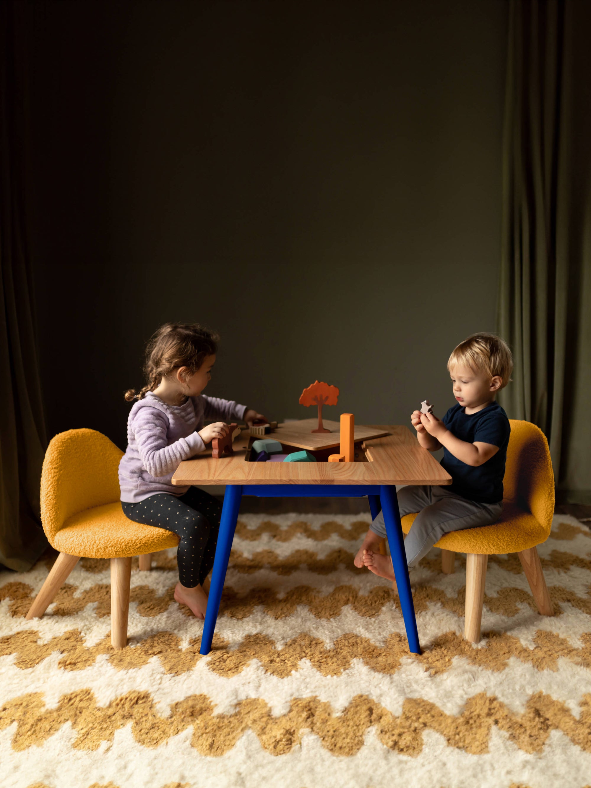 Ruben Play Table &amp; Boucle Chairs Navy