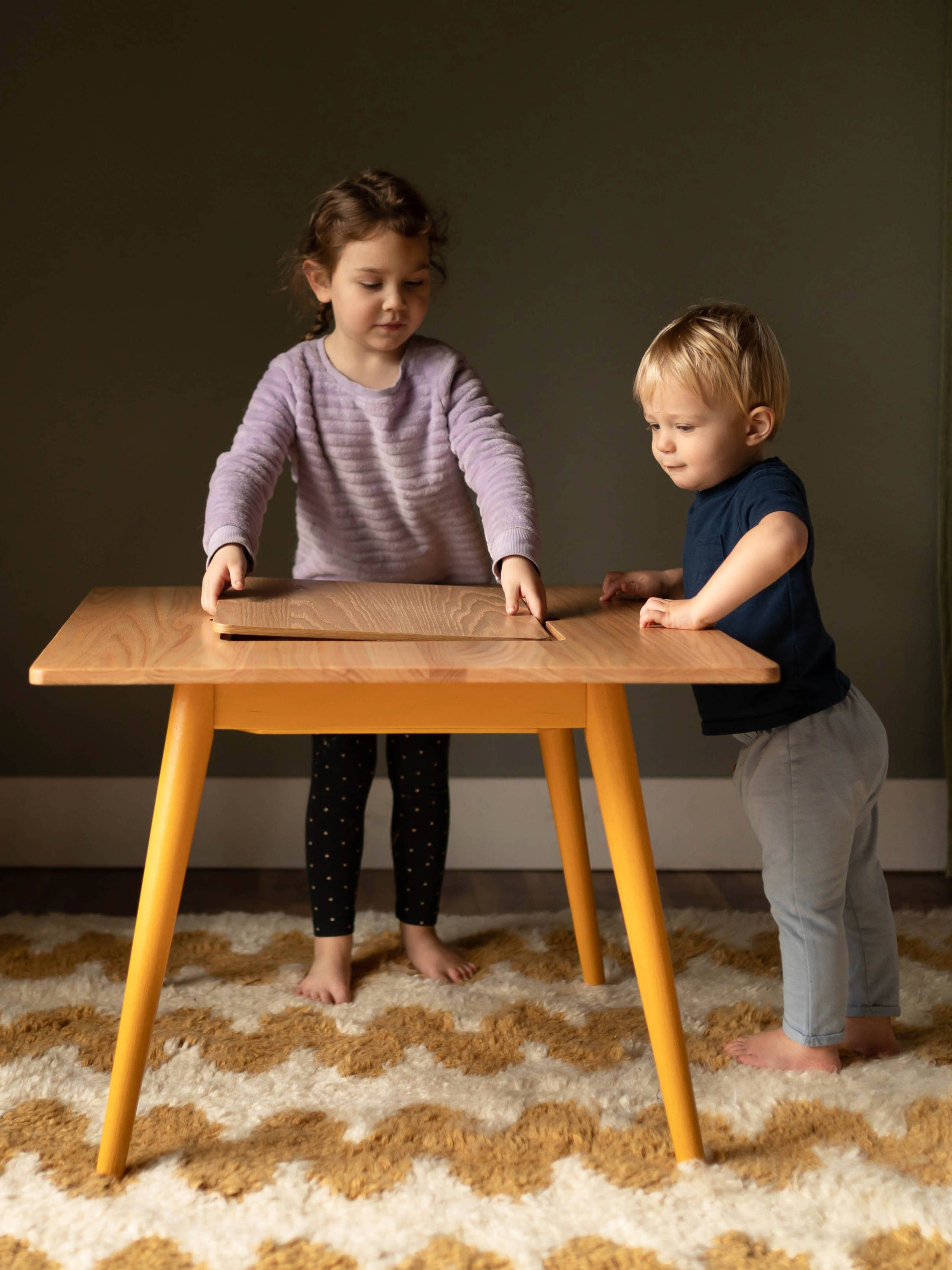 Ruben Play Table