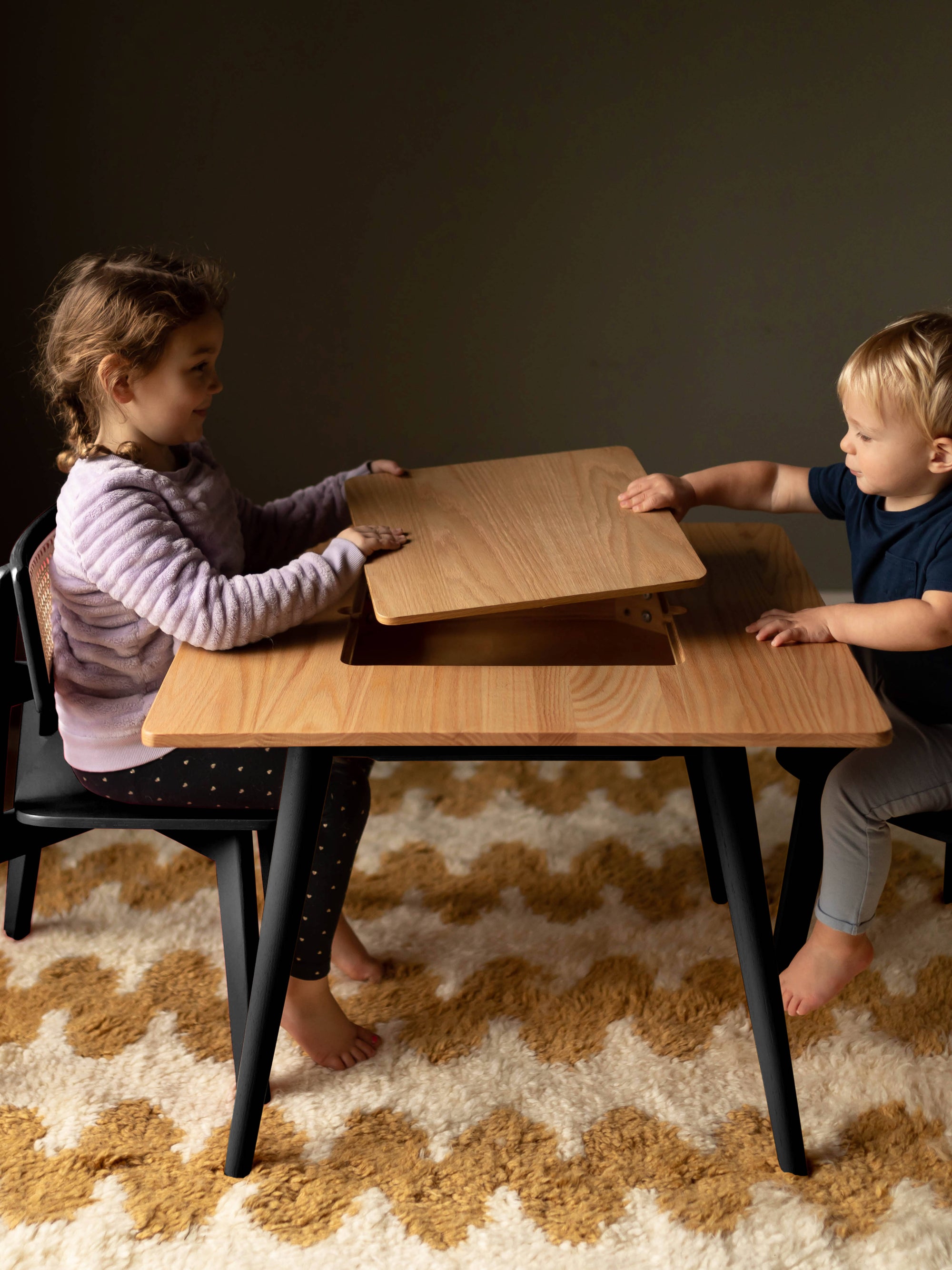 Ruben Play Table