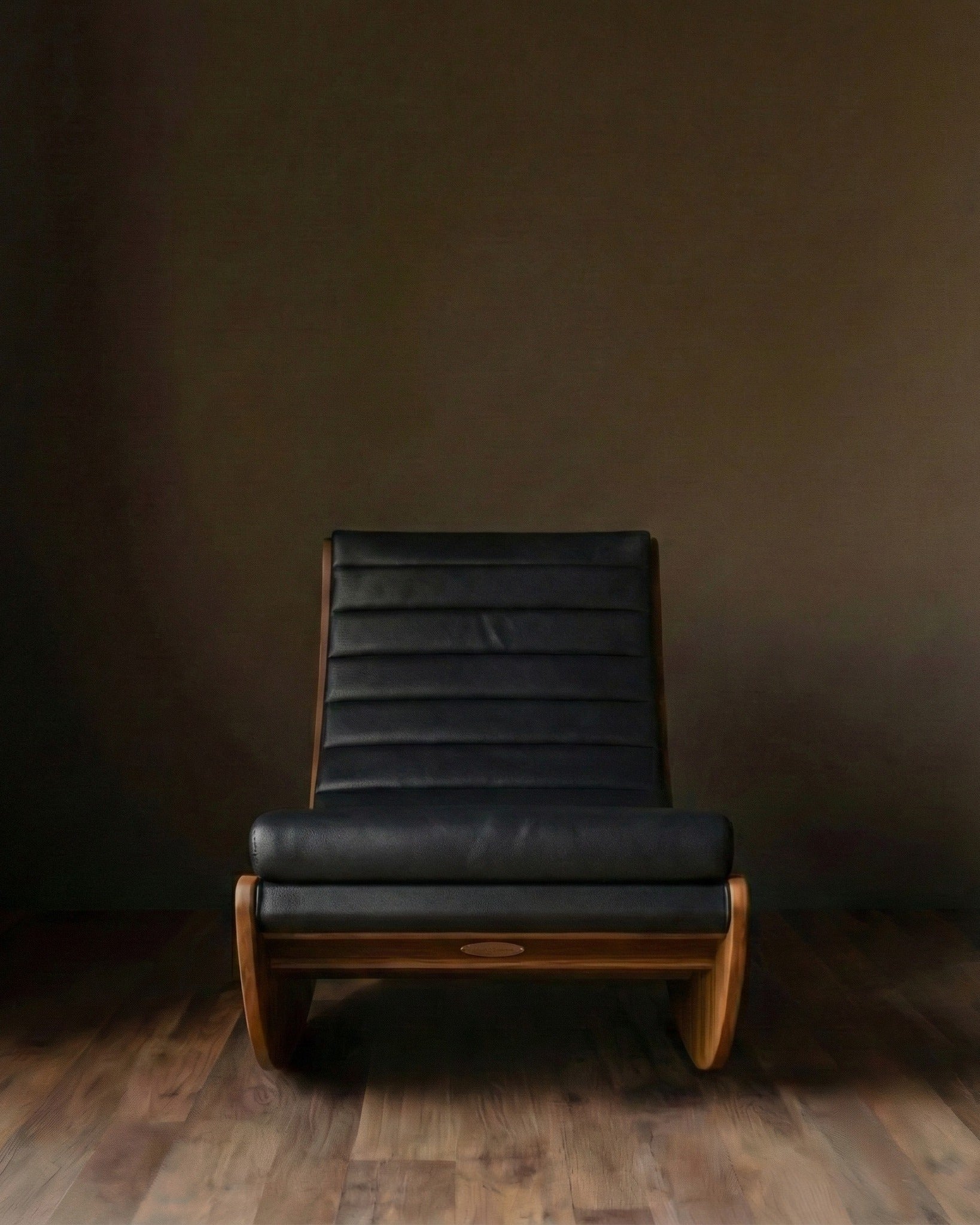 Verner Relaxer with Black Pad