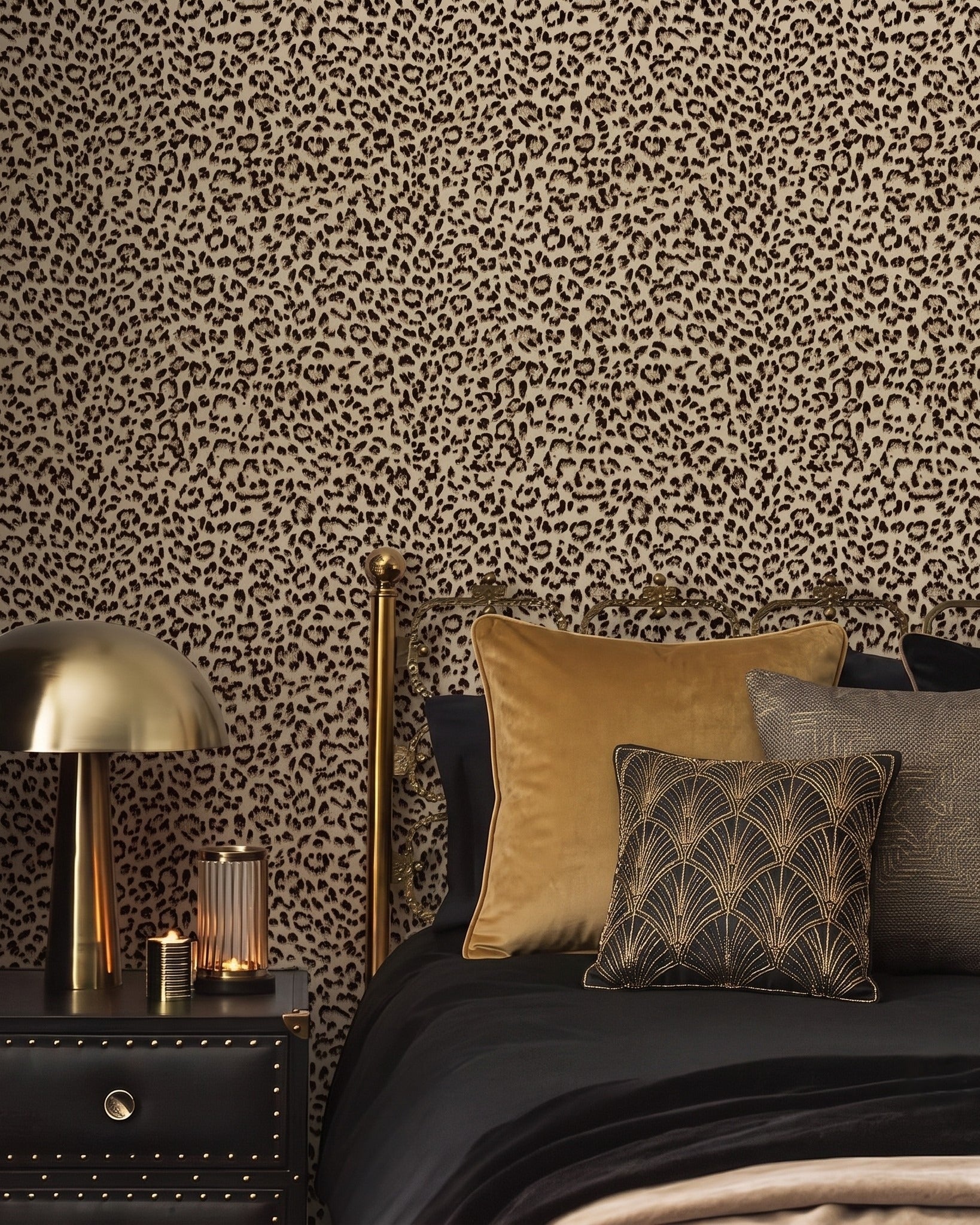 Serengeti Noir Luxé Peel and Stick Wallpaper